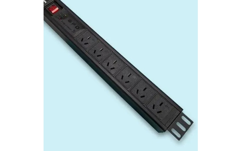 常見(jiàn)服務(wù)器電源線/PDU接口介紹